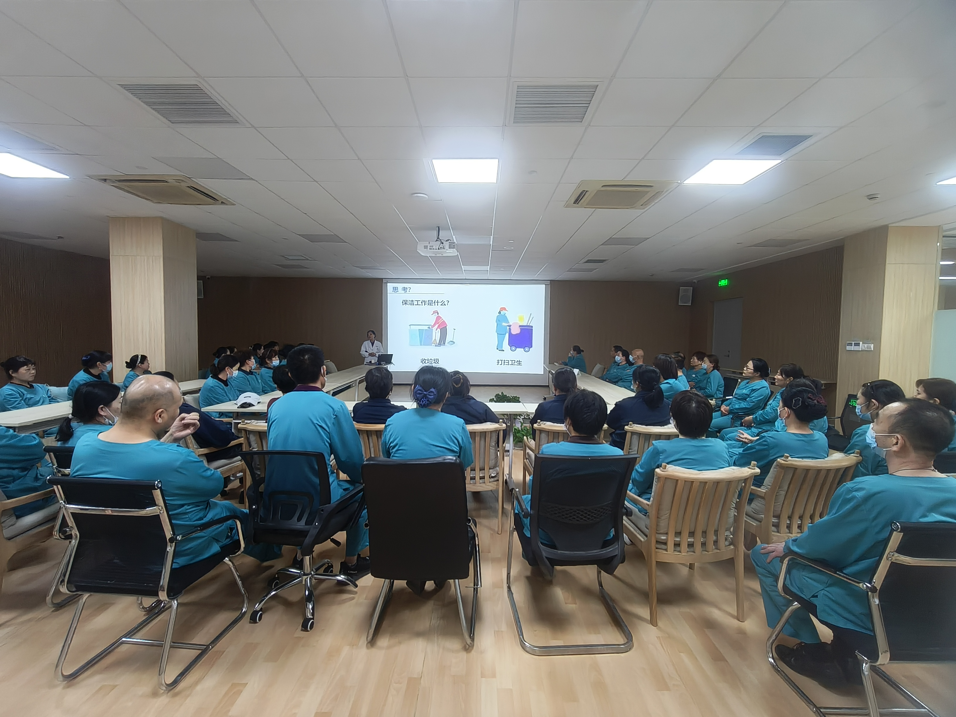 培訓(xùn)筑就安全網(wǎng)——上海銀美嘉宜醫(yī)院開展護(hù)理員及保潔人員院感培訓(xùn)